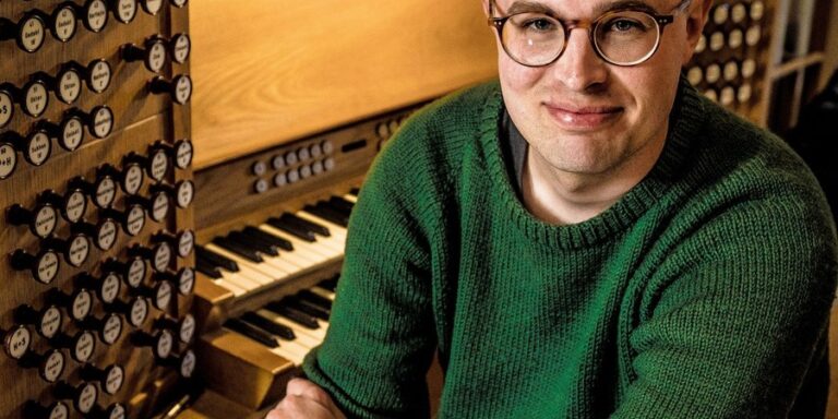 Julekoncert i Birkerød kirke - Orgel med storskærm